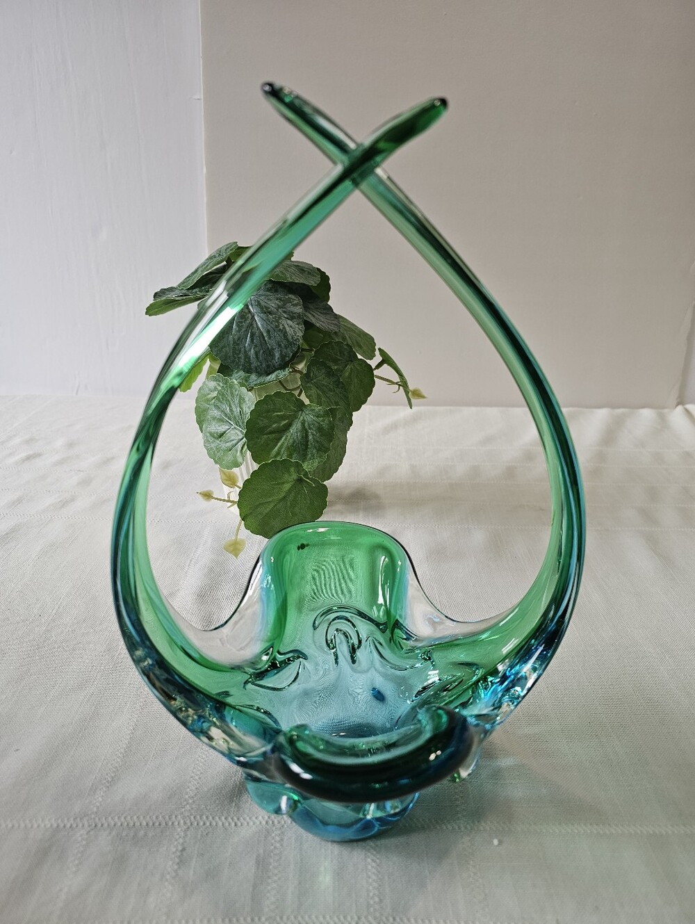 Vintage Chalet Artistic Glass Blue/Green Crossed-Arm Basket – Canada